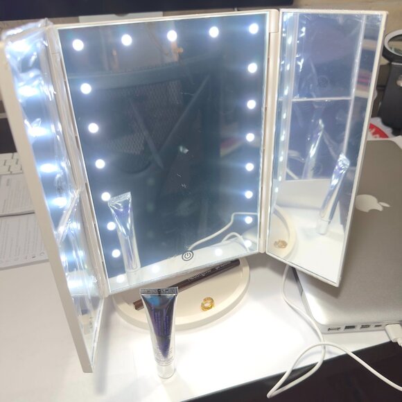 MAKEUP VANITY MIRROR LED Lights. 2X, 3X, 10X Magnification. USB CHARGING CABLE - Picture 6 of 16